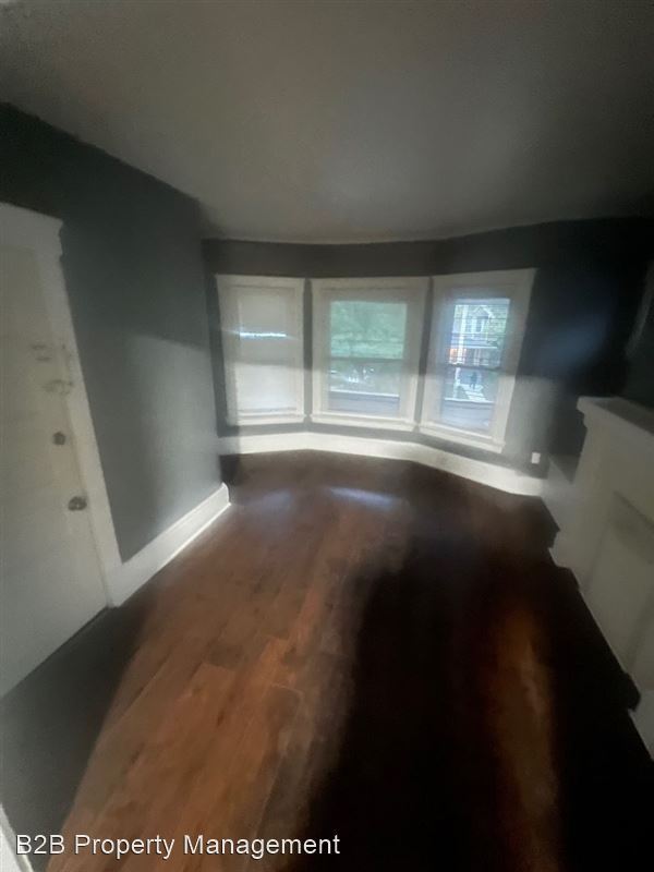 Building Photo - 1174 E 114th St