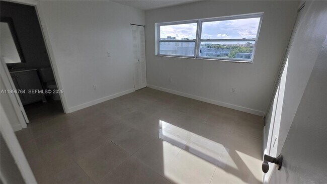 Foto del edificio - 9375 Fontainebleau Blvd
