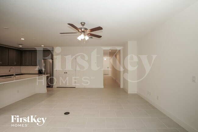 Foto del edificio - 681 Blackstone St