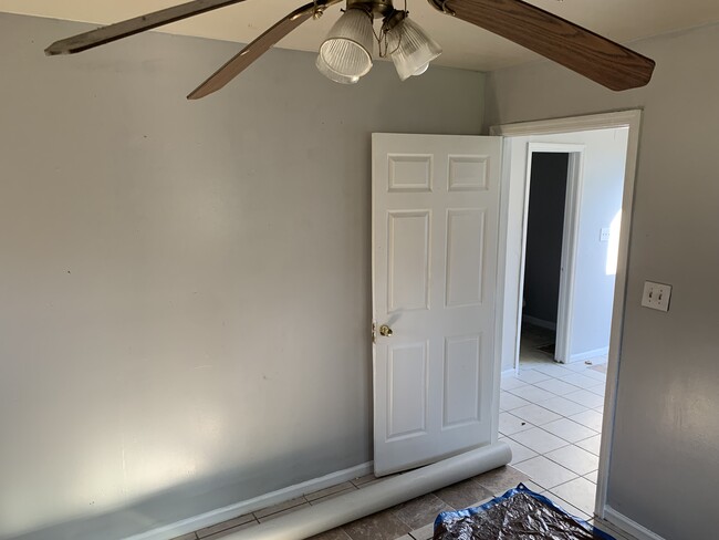 Unit 115 bedroom - 125 E Frontage Rd