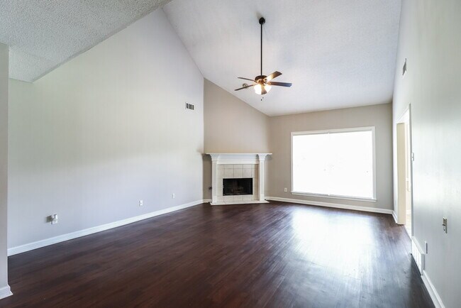 Foto del edificio - 5212 Summer Wind Ln