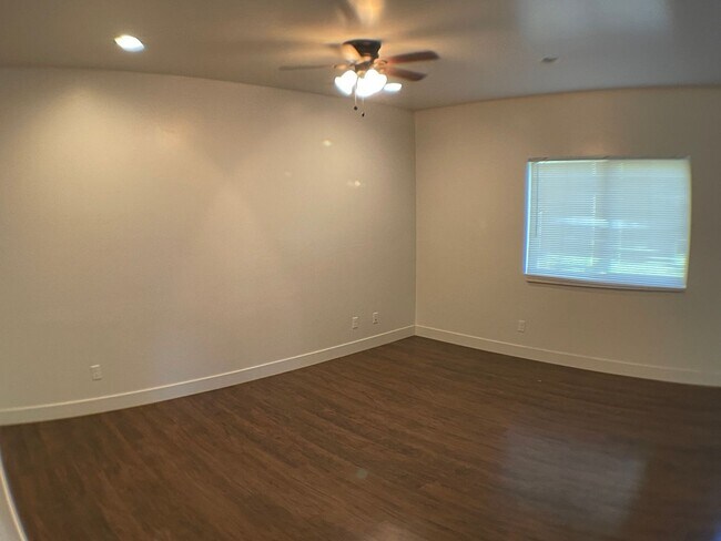 Building Photo - Spacious 3-Bedroom Home in Serene Mountain...