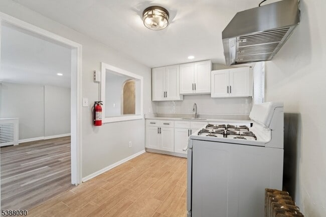 Foto del edificio - 2-11 31st St