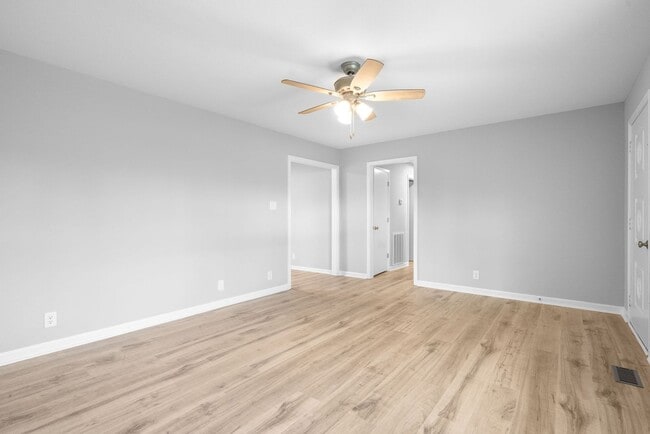 Foto del edificio - Newly Renovated 3 Bedroom Pet Friendly Hom...