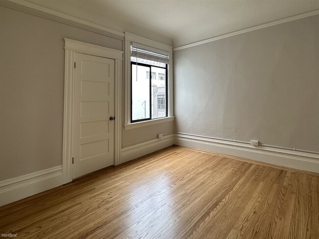 Building Photo - 3 br, 2 bath Triplex - 557 2nd St # 559