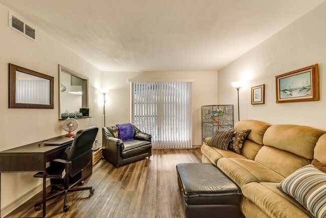 Foto del edificio - 5330 Junius