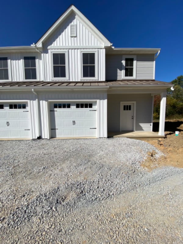 Building Photo - 327 White Oak Rd