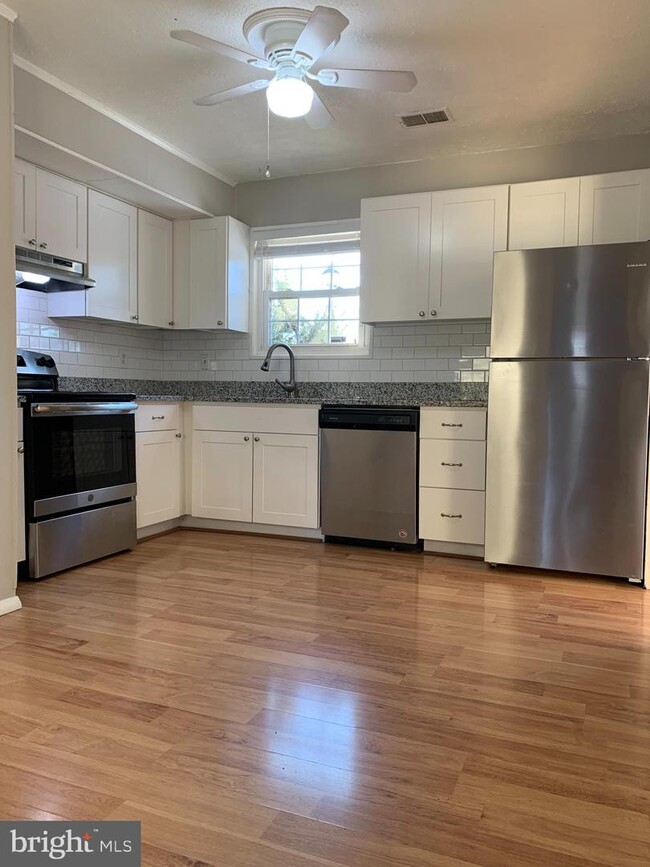 Building Photo - 14783 Tamarack Pl