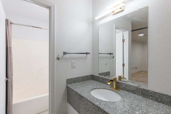Baño - 14175 Highway Z