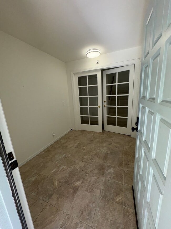 Foto del edificio - Walking distance to beaches, restaurants, 3 bedroom, 2 bathroom, upstairs level of home