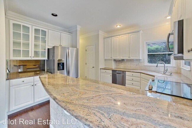 Building Photo - 1323 Wildcliff Pkwy NE