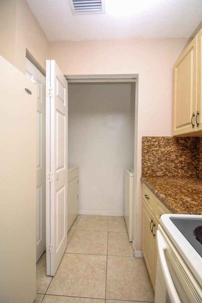 2208 Coral Reef Ct, Dania Beach, FL 33025 Townhouse for Rent in Dania