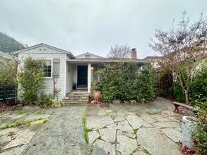 Building Photo - 456 King St