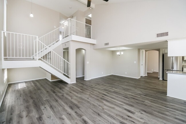 Building Photo - 221 E Kroll Dr