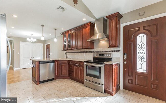 Building Photo - 310 Dogwood Dr