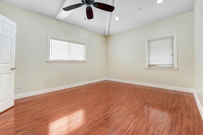 Foto del edificio - Spacious 3 Bedroom 2.5 Bath Available Now!