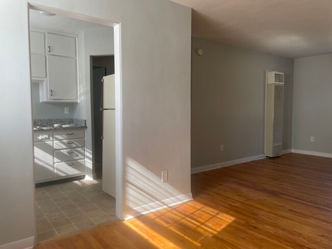 Foto del edificio - 100-104 E Stewart Rd