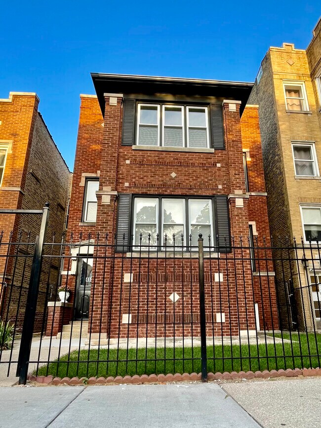 Foto del edificio - 4533 N Kimball Ave