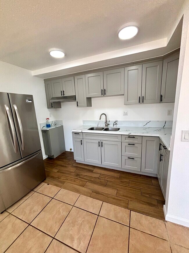 Foto del edificio - 1738 W 85th St