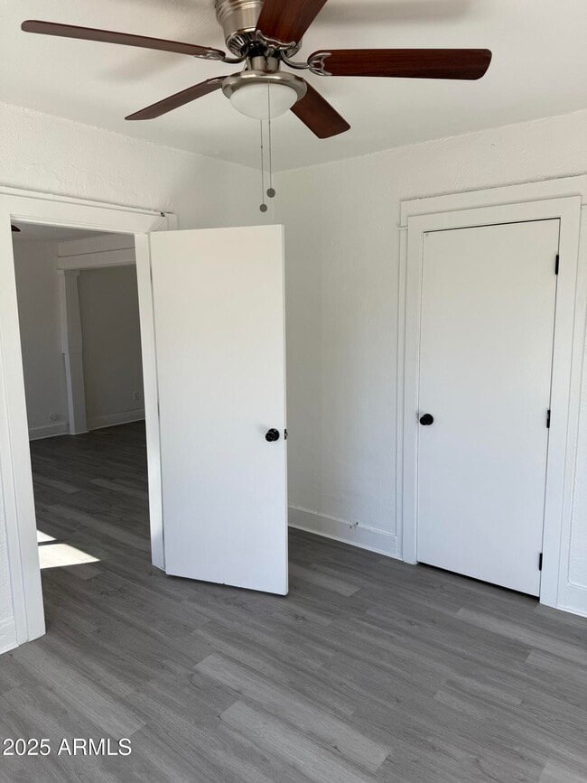 Building Photo - 2536 W Morten Ave