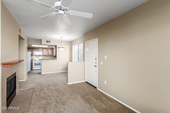 Foto del edificio - 4925 E Desert Cove Ave