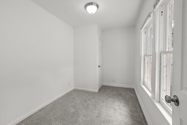 Building Photo - 514 81st St S