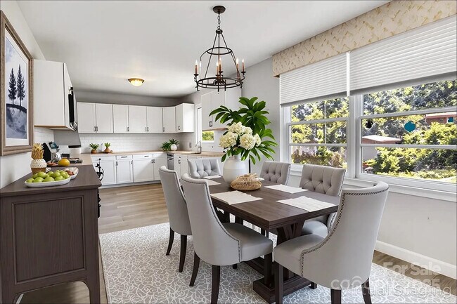 Building Photo - Room in House on Thornwood Rd