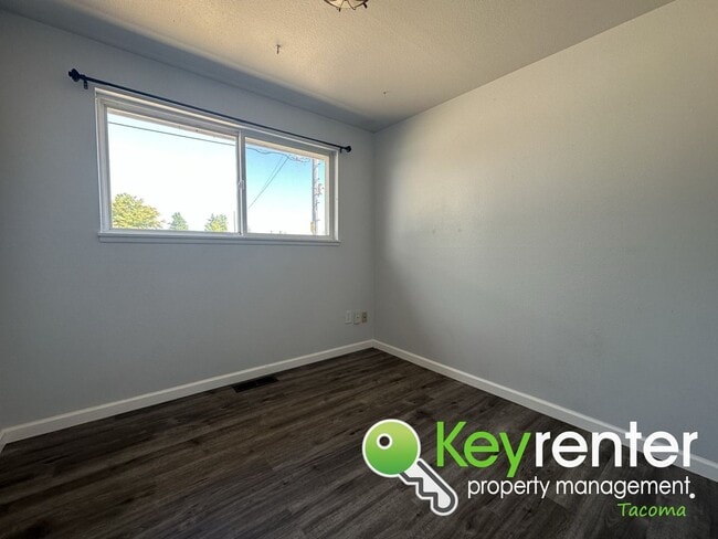 Building Photo - Must-see Gorgeous North End Tacoma House