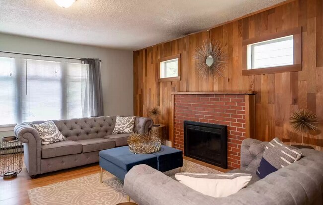 Building Photo - Only $2795/month for 4 Bedroom Campus Home