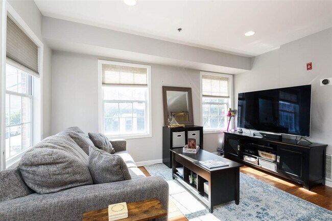 Building Photo - 354 3rd St
