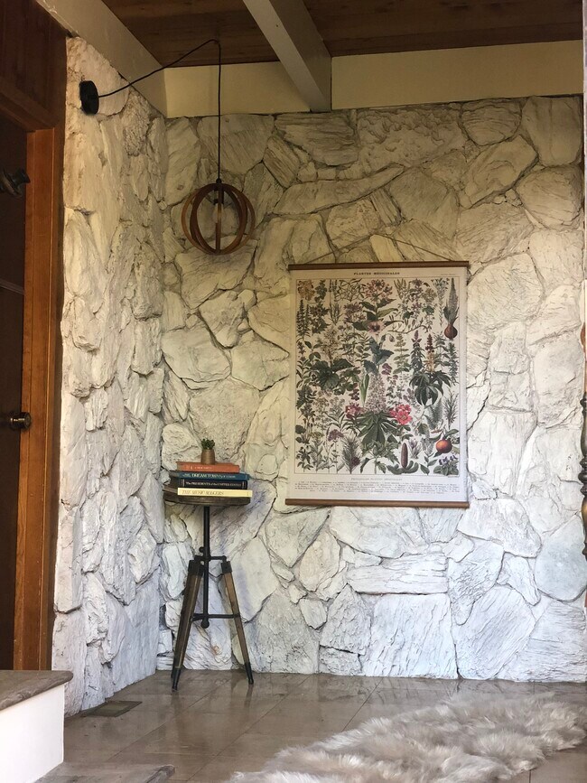 Foto del edificio - 24543 Albrun Dr