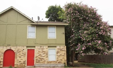 Building Photo - 5305 Woodland Oaks Ct