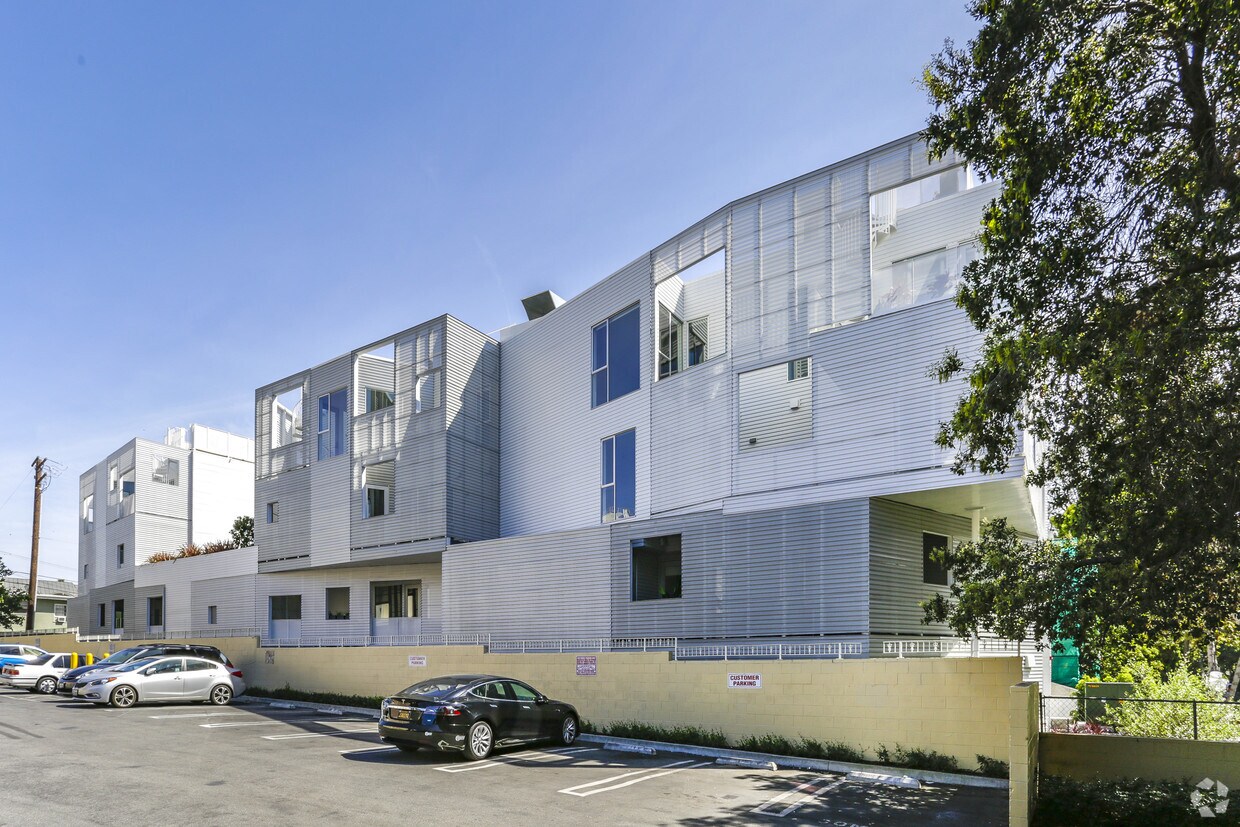 Building Photo - 1030 N Kings