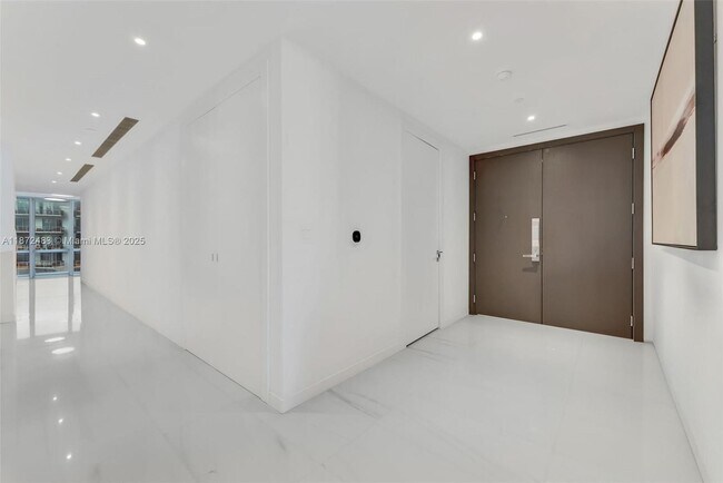Foto del edificio - 300 Biscayne Blvd Way
