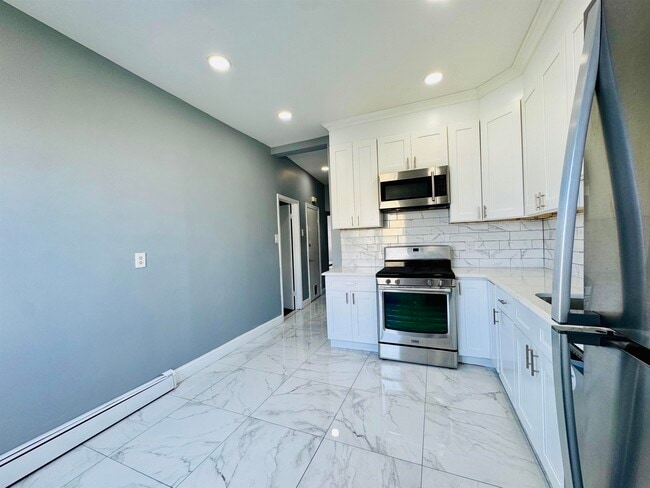 Building Photo - 95 W 54th St
