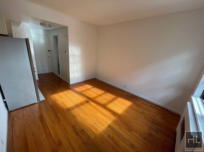 Building Photo - East 61 Street