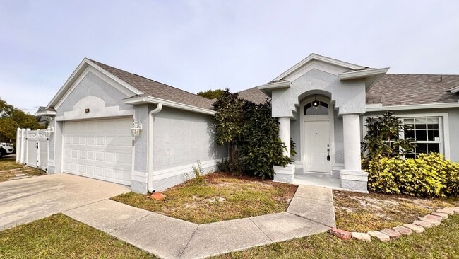 Foto del edificio - Huge!! 3 bedroom 2 bath in Deltona Lakes. ...