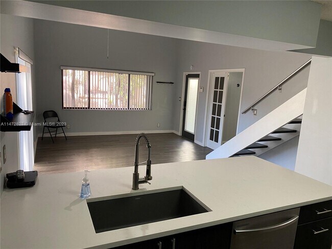 Building Photo - 3032 S Oakland Forest Dr