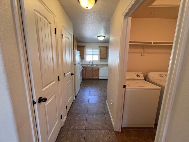 Foto del edificio - Move-In Discount! 2 Bedroom - 1 bath - Beautiful Views and Great Location!