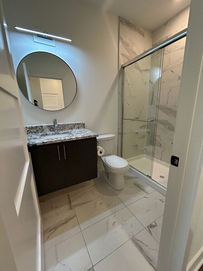 Foto del edificio - 108-110 Oakwood Ct