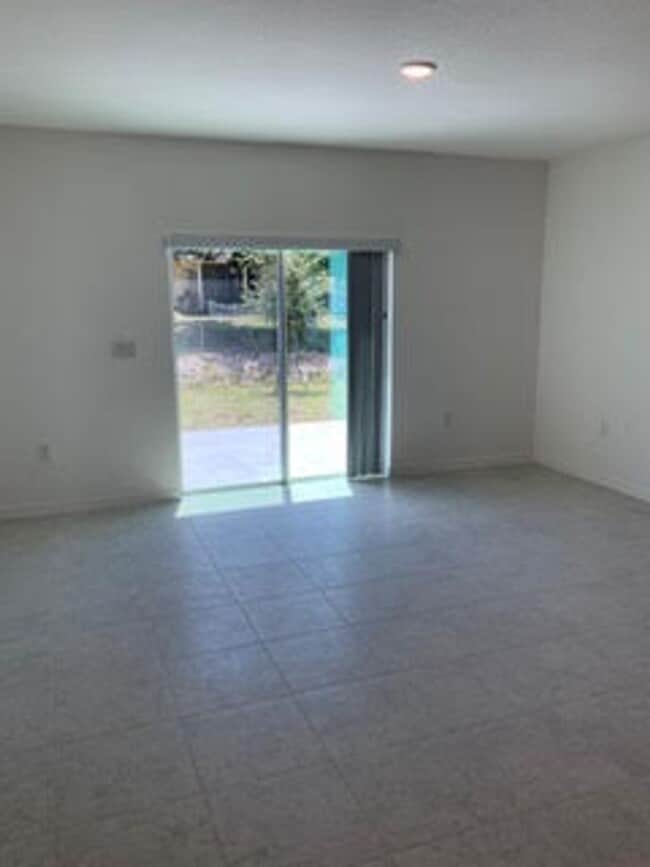 Building Photo - Beautiful 3 Bedroom, 2 Bath Home