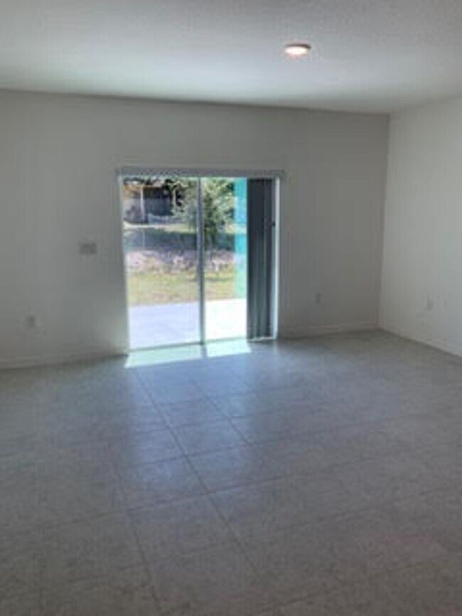 Foto del edificio - Beautiful 3 Bedroom, 2 Bath Home