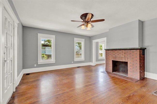 Building Photo - 611 S Grove St