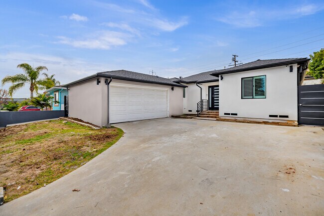 Building Photo - 6017 S Croft Ave