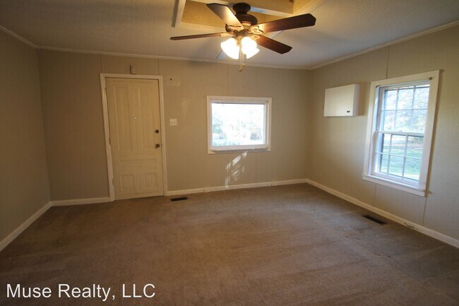 Building Photo - 2 br, 1 bath House - 441 Pineview Road