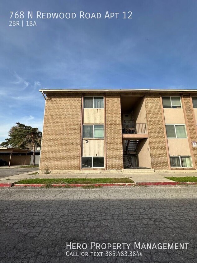 Foto principal - 768 N Redwood Rd