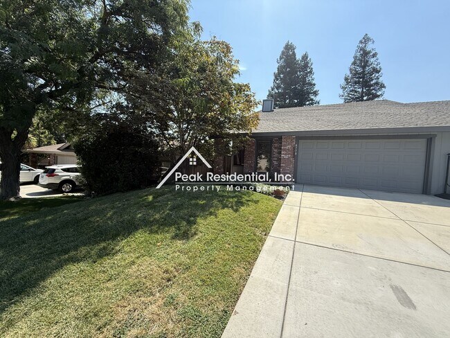 Building Photo - Spacious Orangevale 3bd/2ba Duplex with 2 ...