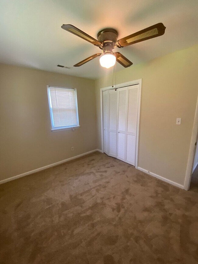 Foto del edificio - Charming 2-Bedroom Home with Spacious Yard in Ocean Lakes