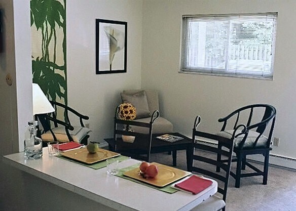 Sala de estar - Sunflower Place - Full Unit for Rent