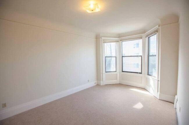 Building Photo - 422